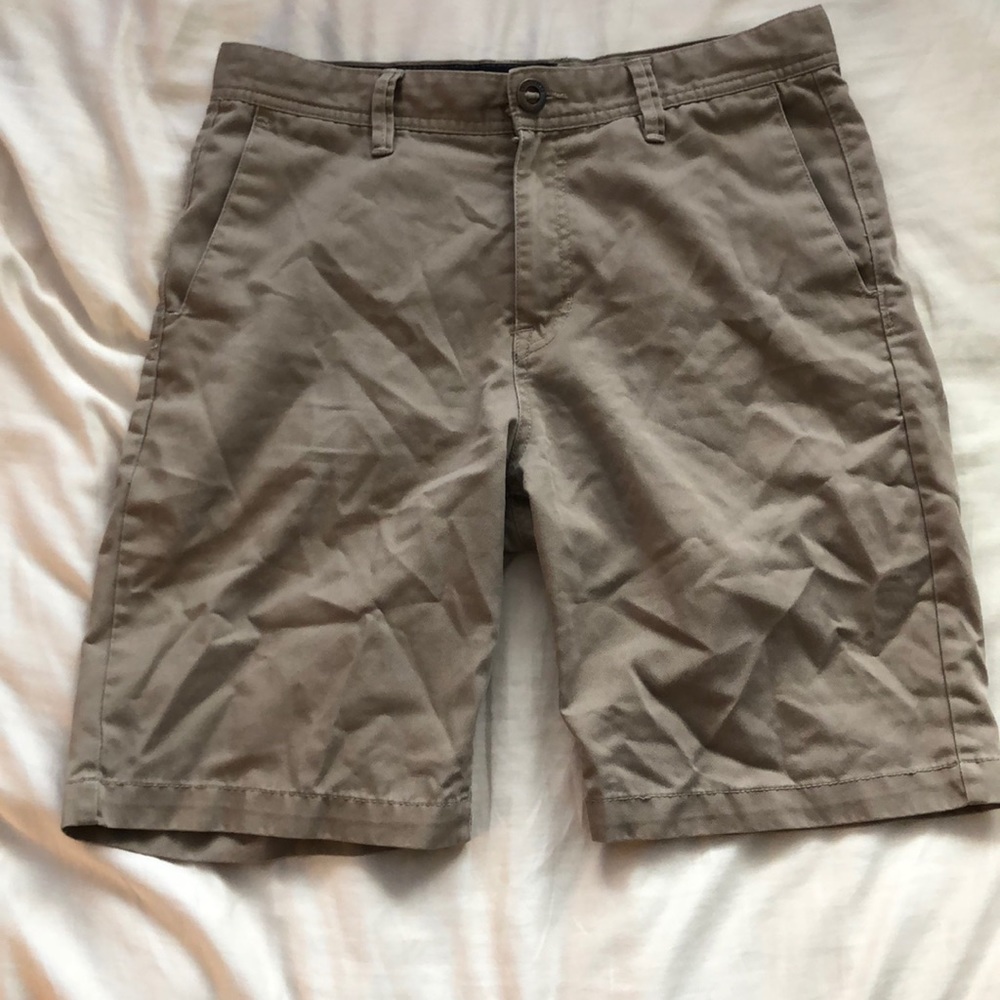 men’s Volcom khaki shorts